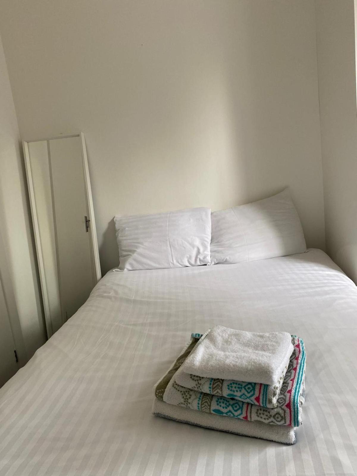 Waylen Street Suites Reading Room photo